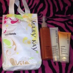 MaryKay Peach Satin Hands Set.